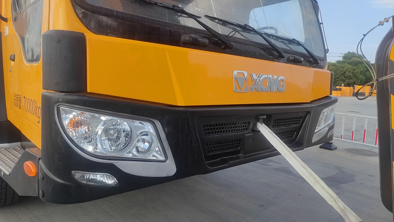 XCMG Truck crane Second Hand mobile hydraulic crane QAY160 Used - Autódaru: 4 kép. XCMG Truck crane Second Hand mobile hydraulic crane QAY160 Used - Autódaru: 4 kép.