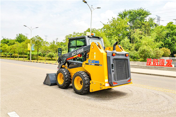 XCMG XC7-SR08 China brand XCMG mini wheel loader skid steer price - Mini homlokrakodó: 5 kép. XCMG XC7-SR08 China brand XCMG mini wheel loader skid steer price - Mini homlokrakodó: 5 kép.