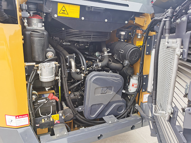 XCMG XC7-SV12 small mini skid steer loader wheeled - Mini homlokrakodó: 2 kép. XCMG XC7-SV12 small mini skid steer loader wheeled - Mini homlokrakodó: 2 kép.