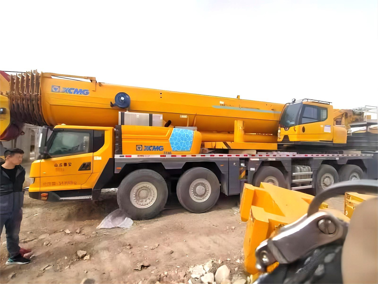 XCMG XCA180L8C 2021 Year Crane Lifting Equipment Used 180 Ton Mobile All Terrain Crane for Sale - Terepjáró autódaru: 2 kép. XCMG XCA180L8C 2021 Year Crane Lifting Equipment Used 180 Ton Mobile All Terrain Crane for Sale - Terepjáró autódaru: 2 kép.