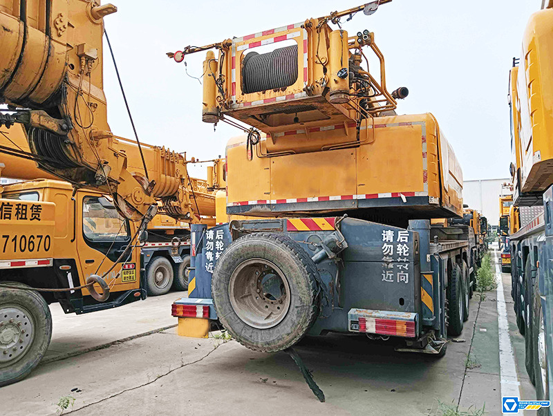 XCMG XCT130 130 ton used mobile crane second hand price - Autódaru: 3 kép. XCMG XCT130 130 ton used mobile crane second hand price - Autódaru: 3 kép.