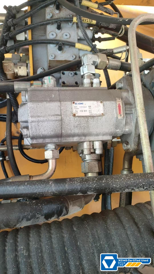 XCMG XCT130 130ton diesel second hand crane truck - Autódaru: 4 kép. XCMG XCT130 130ton diesel second hand crane truck - Autódaru: 4 kép.