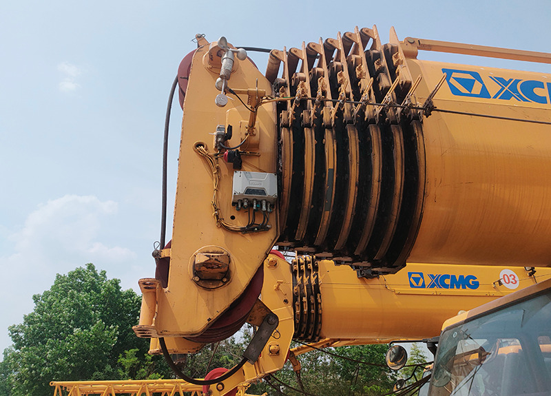 XCMG XCT130L8 second hand 130ton small hydraulic crane for sale - Autódaru: 4 kép. XCMG XCT130L8 second hand 130ton small hydraulic crane for sale - Autódaru: 4 kép.