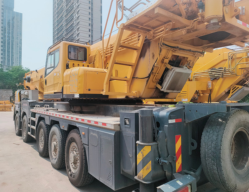 XCMG XCT130L8 second hand 130ton small hydraulic crane for sale - Autódaru: 5 kép. XCMG XCT130L8 second hand 130ton small hydraulic crane for sale - Autódaru: 5 kép.
