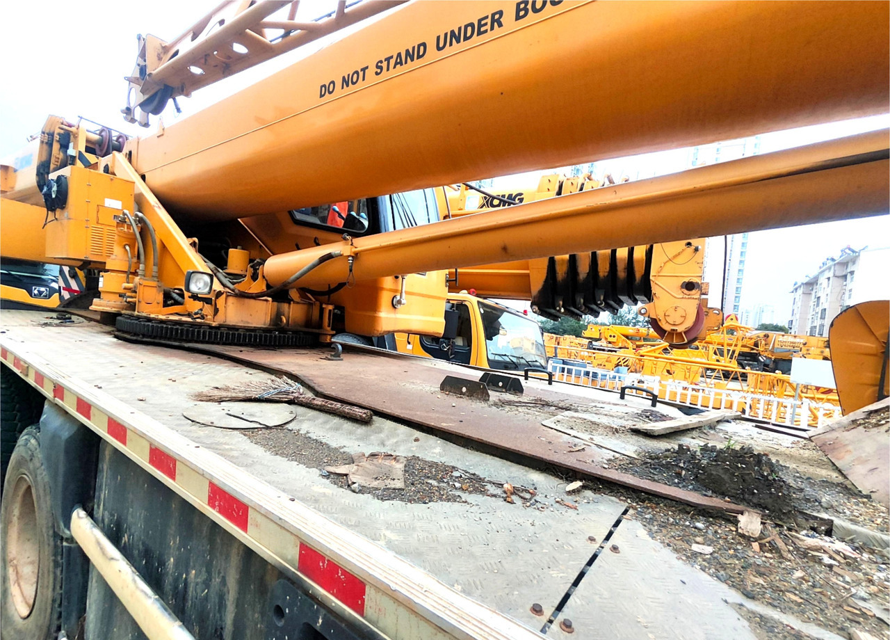 XCMG XCT20L5 20ton used 5-section mobile hydraulic truck crane price - Autódaru: 2 kép. XCMG XCT20L5 20ton used 5-section mobile hydraulic truck crane price - Autódaru: 2 kép.