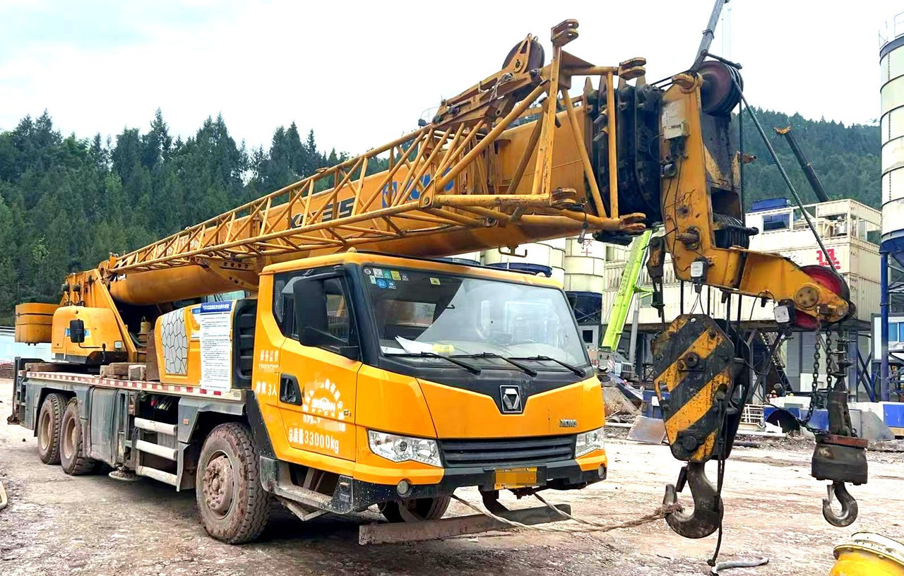XCMG XCT20L5 20ton used telescopic arm hydraulic truck crane price - Autódaru: 4 kép. XCMG XCT20L5 20ton used telescopic arm hydraulic truck crane price - Autódaru: 4 kép.