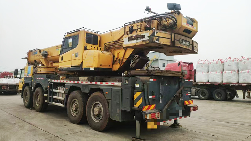 XCMG XCT80L6 80ton telescopic boom truck crane 2020 for sale - Autódaru: 3 kép. XCMG XCT80L6 80ton telescopic boom truck crane 2020 for sale - Autódaru: 3 kép.