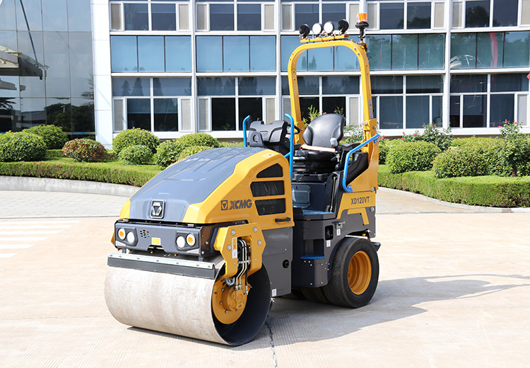 XCMG XD120VT diesel 2ton Light Mini Road Roller Machine - Úthenger: 3 kép. XCMG XD120VT diesel 2ton Light Mini Road Roller Machine - Úthenger: 3 kép.
