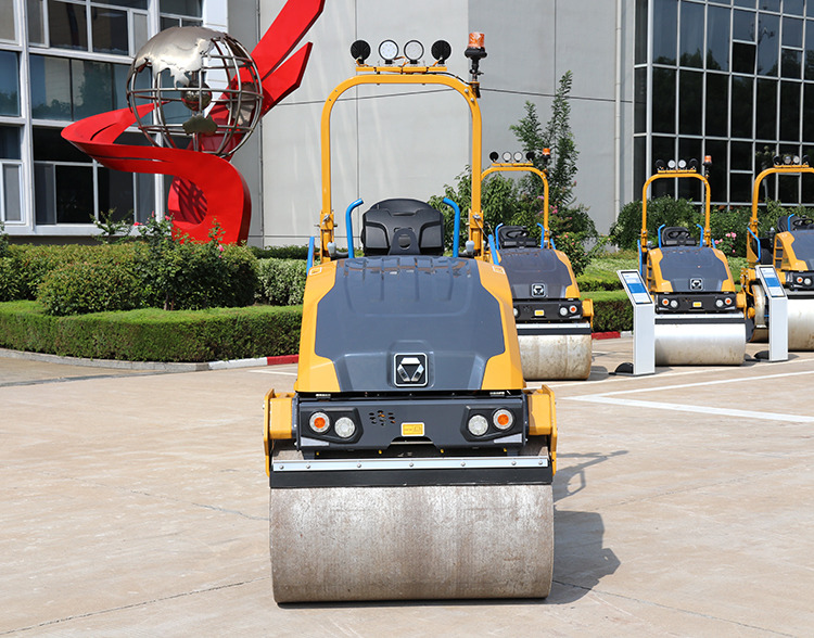 XCMG XD120VT diesel 2ton Light Mini Road Roller Machine - Úthenger: 5 kép. XCMG XD120VT diesel 2ton Light Mini Road Roller Machine - Úthenger: 5 kép.