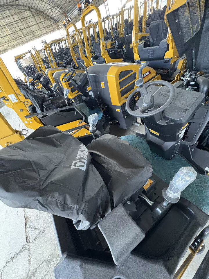 XCMG XD140VT 4ton small Light Diesel Vibratory Road Roller - Minihenger: 5 kép. XCMG XD140VT 4ton small Light Diesel Vibratory Road Roller - Minihenger: 5 kép.