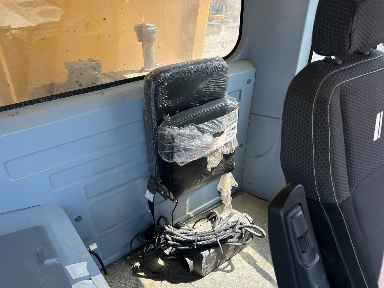 XCMG XDR85T large 85ton mining truck wheeled - Bányászati gépek: 3 kép. XCMG XDR85T large 85ton mining truck wheeled - Bányászati gépek: 3 kép.