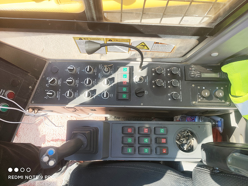 XCMG XGC200 200 tons hydraulic boom used crawler crane 2019 with good condition - Lánctalpas daru: 3 kép. XCMG XGC200 200 tons hydraulic boom used crawler crane 2019 with good condition - Lánctalpas daru: 3 kép.