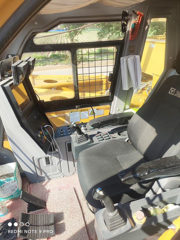 XCMG XGC200 200 tons hydraulic boom used crawler crane 2019 with good condition - Lánctalpas daru: 4 kép. XCMG XGC200 200 tons hydraulic boom used crawler crane 2019 with good condition - Lánctalpas daru: 4 kép.
