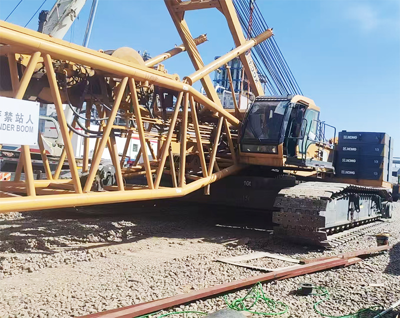 XCMG XGC300 used 300 tons crawler crane for sale - Lánctalpas daru: 3 kép. XCMG XGC300 used 300 tons crawler crane for sale - Lánctalpas daru: 3 kép.