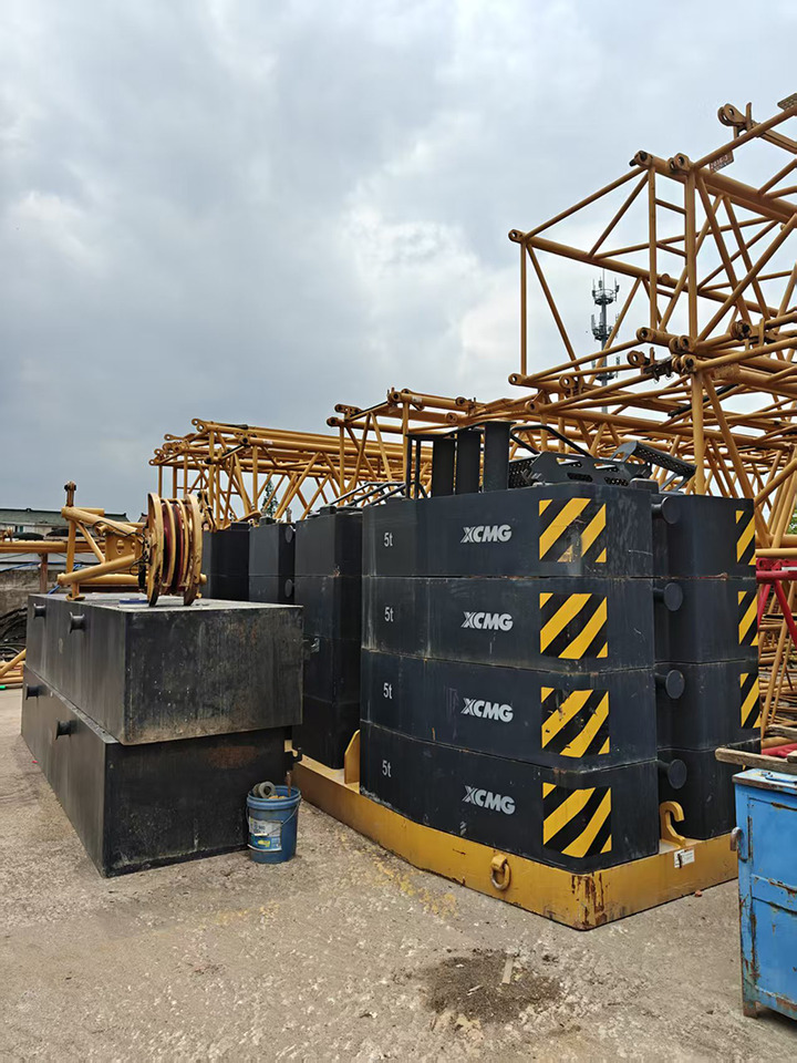 XCMG XLC200M small middle 200ton used crawler crane 2023 for sale - Lánctalpas daru: 5 kép. XCMG XLC200M small middle 200ton used crawler crane 2023 for sale - Lánctalpas daru: 5 kép.