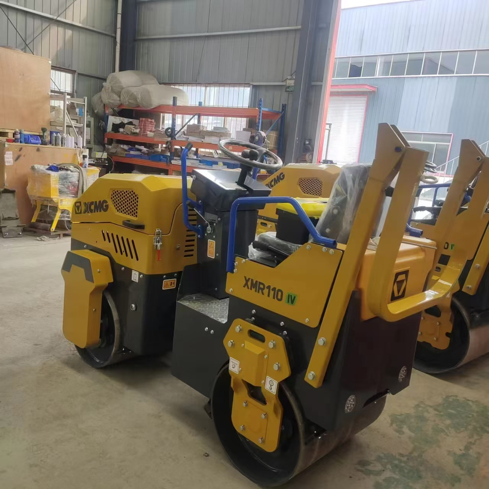 XCMG XMR110 1ton samll road roller hydraulic vibratory compator price - Minihenger: 3 kép. XCMG XMR110 1ton samll road roller hydraulic vibratory compator price - Minihenger: 3 kép.