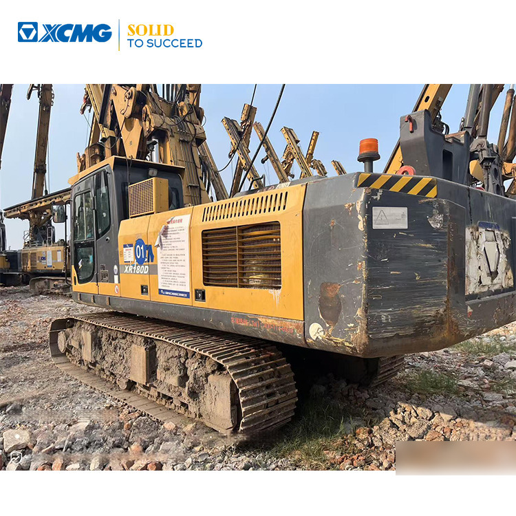 XCMG XR180D used rotary drilling rig machine for sale - Fúrógép: 1 kép. XCMG XR180D used rotary drilling rig machine for sale - Fúrógép: 1 kép.