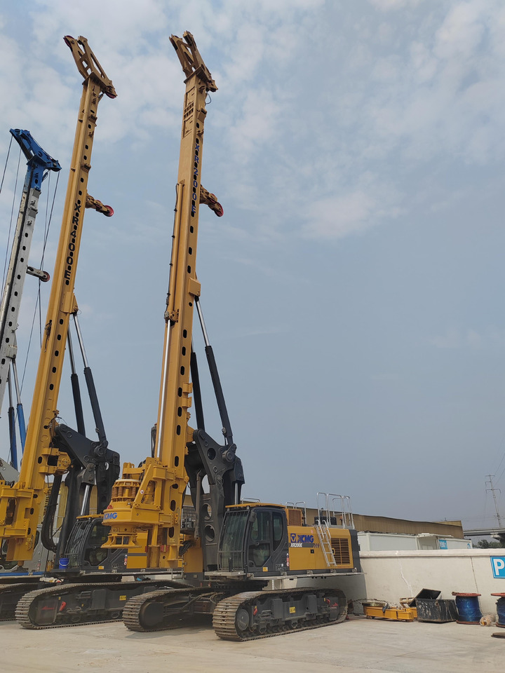 XCMG XR200E Hydraulic Crawler Rotary Drilling Rig - Fúrógép: 2 kép. XCMG XR200E Hydraulic Crawler Rotary Drilling Rig - Fúrógép: 2 kép.