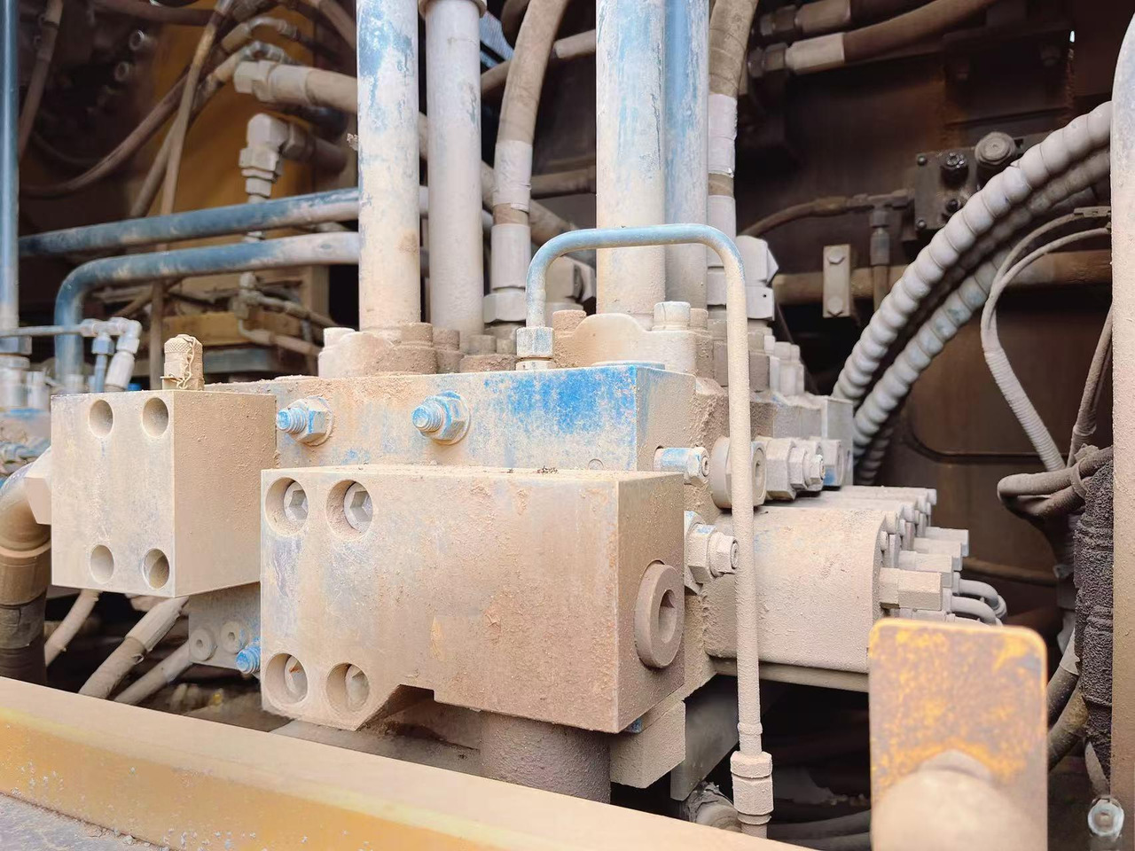 XCMG XR320E second hand pilling machine rotary drilling rig - Fúrógép: 3 kép. XCMG XR320E second hand pilling machine rotary drilling rig - Fúrógép: 3 kép.