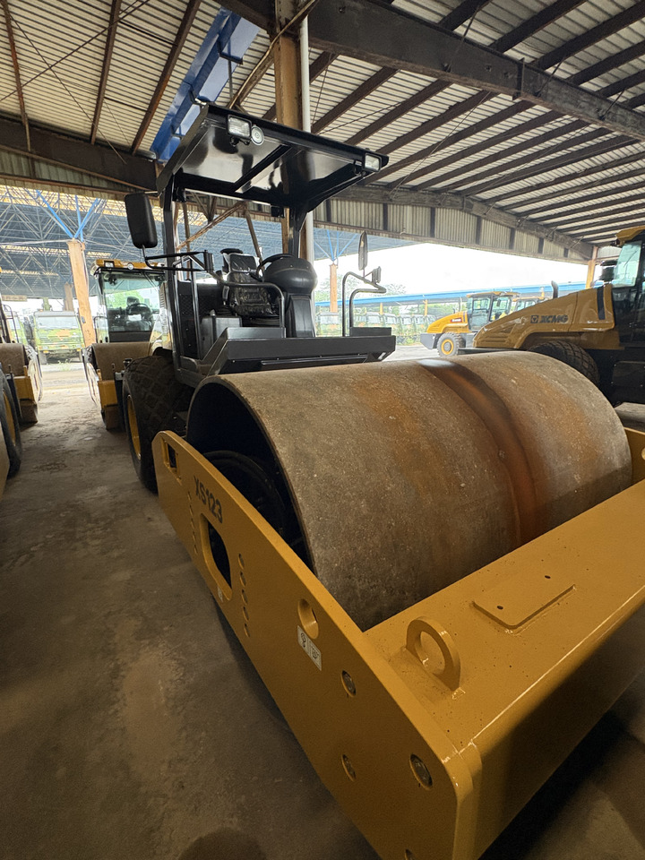 XCMG XS123 12ton used hydraulic road roller price - Úthenger: 5 kép. XCMG XS123 12ton used hydraulic road roller price - Úthenger: 5 kép.