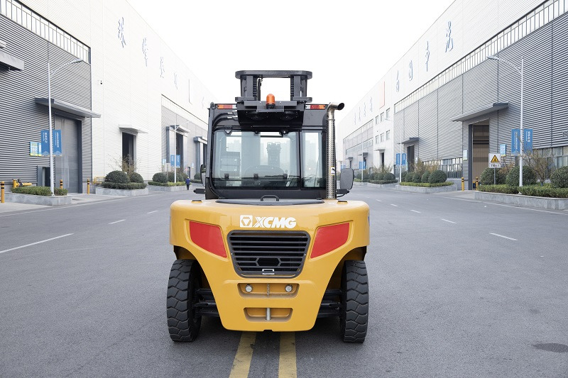 XCMG large ton 7 ton XCF-706k 7 ton diesel forklift - Dízel targonca: 2 kép. XCMG large ton 7 ton XCF-706k 7 ton diesel forklift - Dízel targonca: 2 kép.