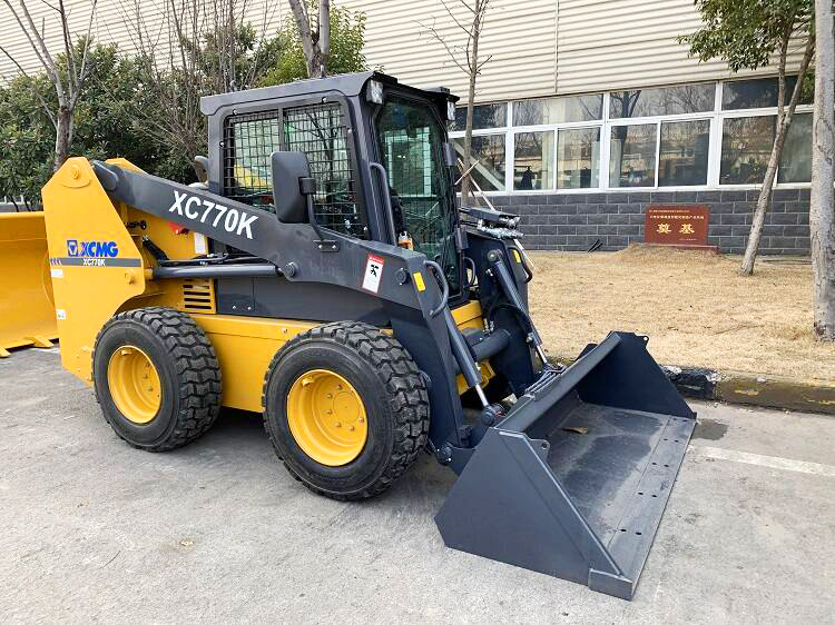 XCMG official XC770K chinese small skid steer loader for sale - Mini homlokrakodó: 3 kép. XCMG official XC770K chinese small skid steer loader for sale - Mini homlokrakodó: 3 kép.