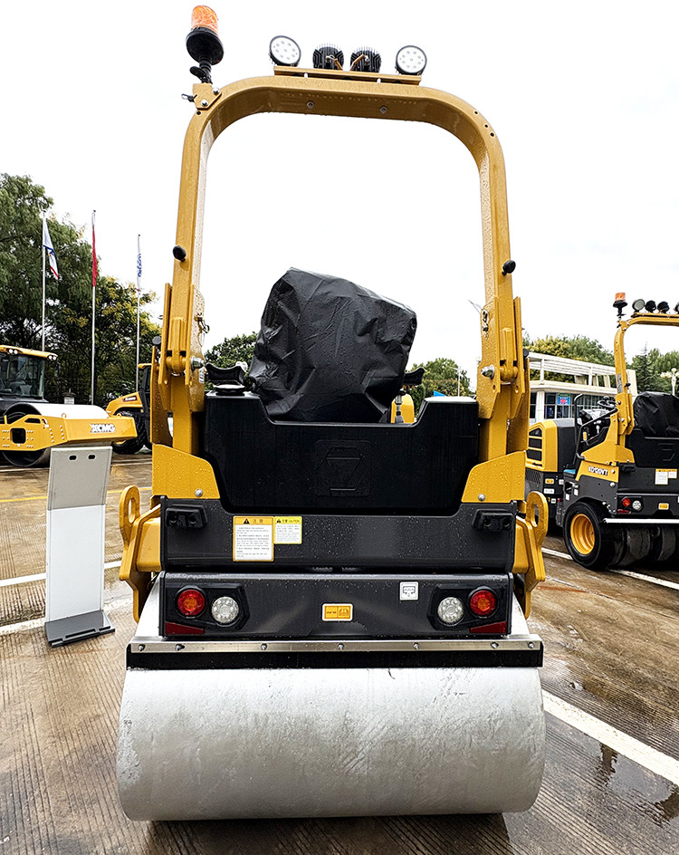 XCMG official XD140 4 ton mini light road roller price - Minihenger: 5 kép. XCMG official XD140 4 ton mini light road roller price - Minihenger: 5 kép.