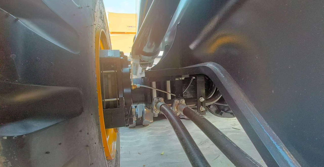 XCMG official ZL50GN 5 ton used hydraulic loader wheeled for sale - Gumikerekes homlokrakodó: 3 kép. XCMG official ZL50GN 5 ton used hydraulic loader wheeled for sale - Gumikerekes homlokrakodó: 3 kép.