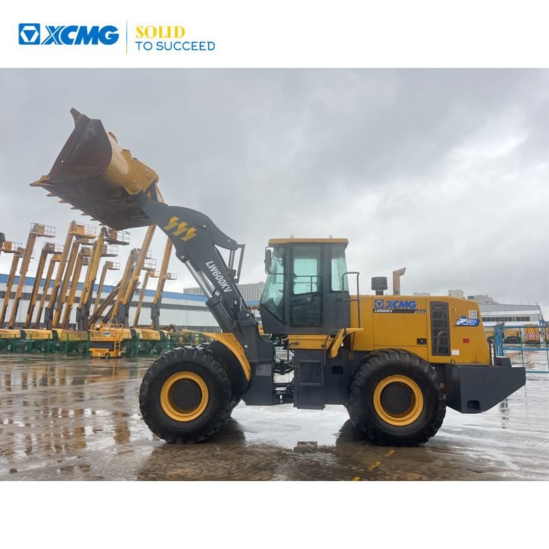 XCMG official used 6ton hydraulic wheel loader LW600KV - Gumikerekes homlokrakodó: 1 kép. XCMG official used 6ton hydraulic wheel loader LW600KV - Gumikerekes homlokrakodó: 1 kép.