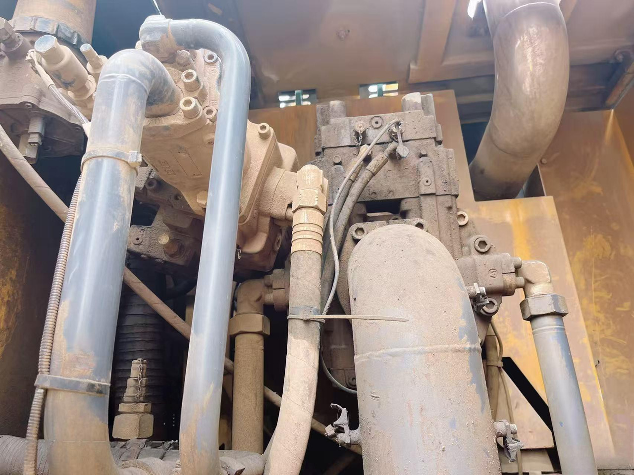 XCMG pililing machine second hand XR360E crawler rotary drilling rig - Fúrógép: 4 kép. XCMG pililing machine second hand XR360E crawler rotary drilling rig - Fúrógép: 4 kép.