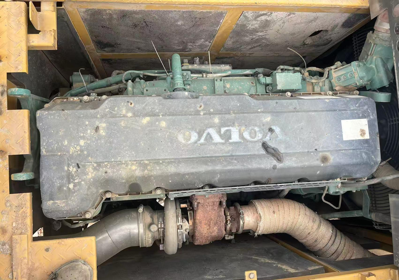 XCMG second hand XR360E crawler rotary drilling rig in stock - Fúrógép: 4 kép. XCMG second hand XR360E crawler rotary drilling rig in stock - Fúrógép: 4 kép.