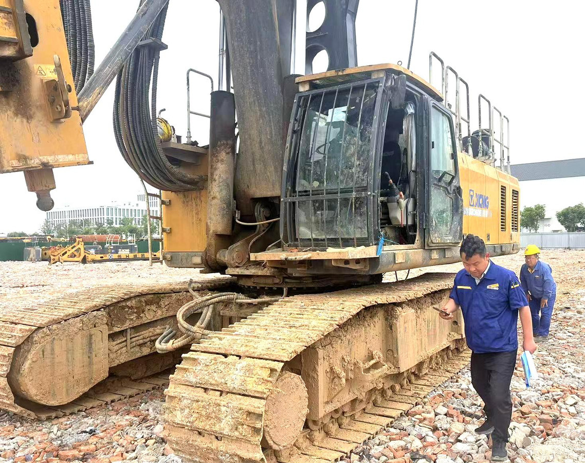 XCMG second hand XR360E crawler rotary drilling rig in stock - Fúrógép: 5 kép. XCMG second hand XR360E crawler rotary drilling rig in stock - Fúrógép: 5 kép.