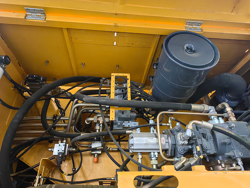 XCMG used XCT110 110ton telescopic boom truck crane mobile for sale - Daru: 4 kép. XCMG used XCT110 110ton telescopic boom truck crane mobile for sale - Daru: 4 kép.