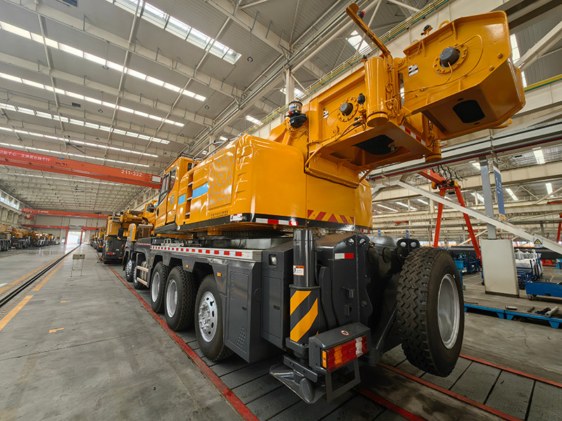 XCMG used XCT110 110ton telescopic boom truck crane mobile for sale - Daru: 2 kép. XCMG used XCT110 110ton telescopic boom truck crane mobile for sale - Daru: 2 kép.