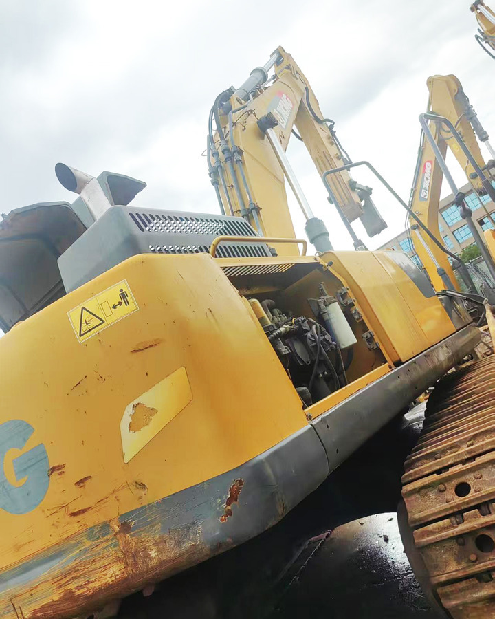 XCMG used hydraulic excavator XE490DK 49ton for sale - Lánctalpas kotró: 2 kép. XCMG used hydraulic excavator XE490DK 49ton for sale - Lánctalpas kotró: 2 kép.