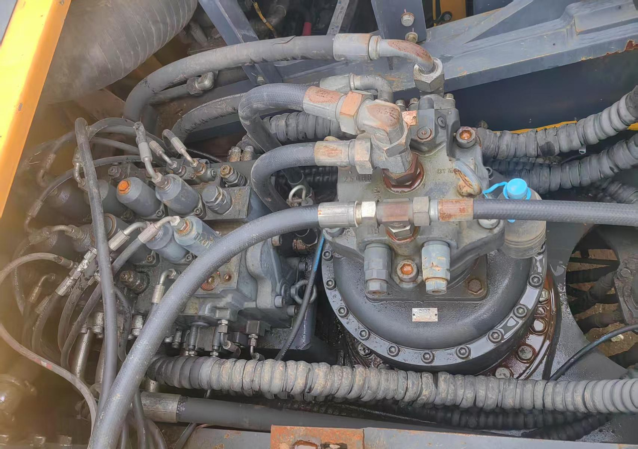 XCMG used hydraulic excavator XE490DK 49ton for sale - Lánctalpas kotró: 5 kép. XCMG used hydraulic excavator XE490DK 49ton for sale - Lánctalpas kotró: 5 kép.