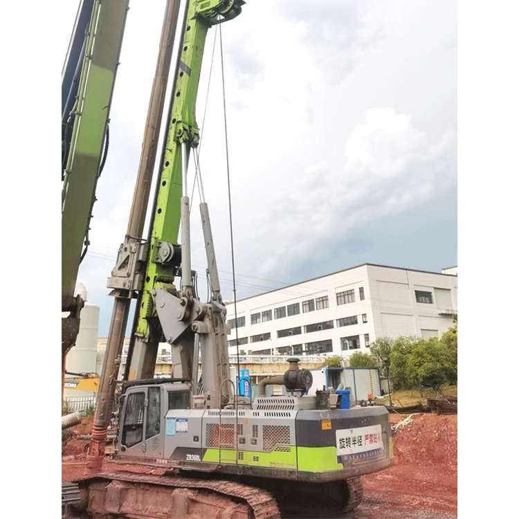 Zoomlion ZR360L used 2022 Rotary Drilling Rig price - Fúrógép: 1 kép. Zoomlion ZR360L used 2022 Rotary Drilling Rig price - Fúrógép: 1 kép.