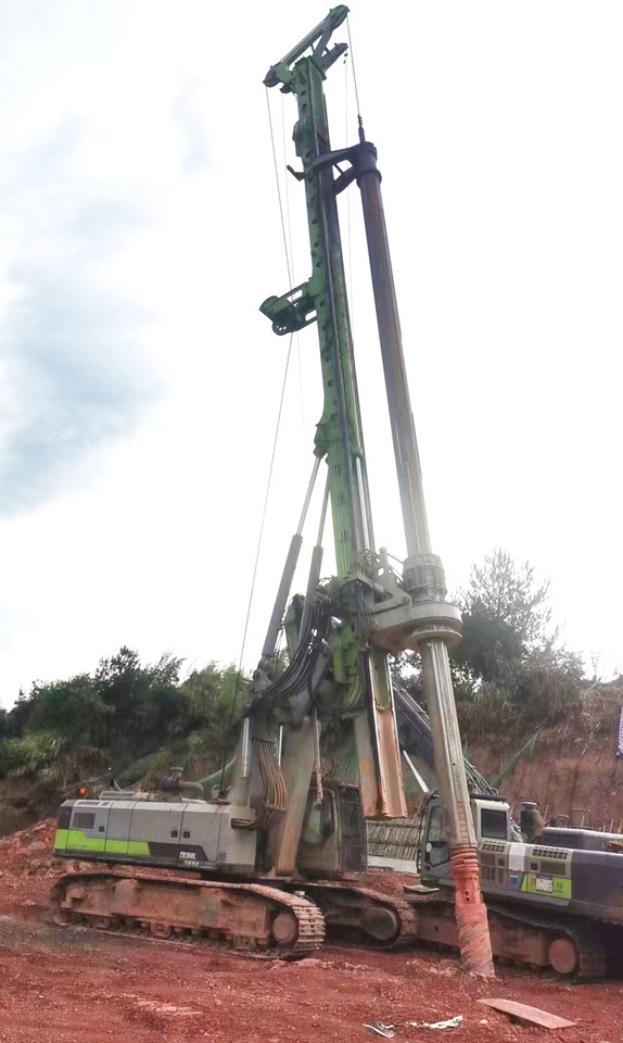 Zoomlion ZR360L used 2022 Rotary Drilling Rig price - Fúrógép: 2 kép. Zoomlion ZR360L used 2022 Rotary Drilling Rig price - Fúrógép: 2 kép.