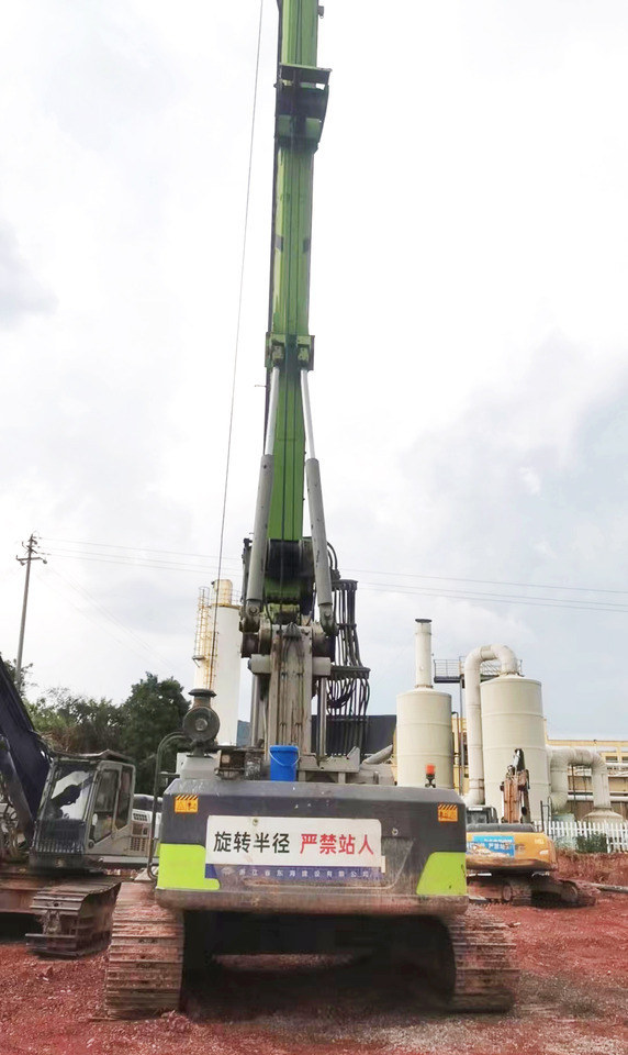Zoomlion ZR360L used 2022 Rotary Drilling Rig price - Fúrógép: 4 kép. Zoomlion ZR360L used 2022 Rotary Drilling Rig price - Fúrógép: 4 kép.