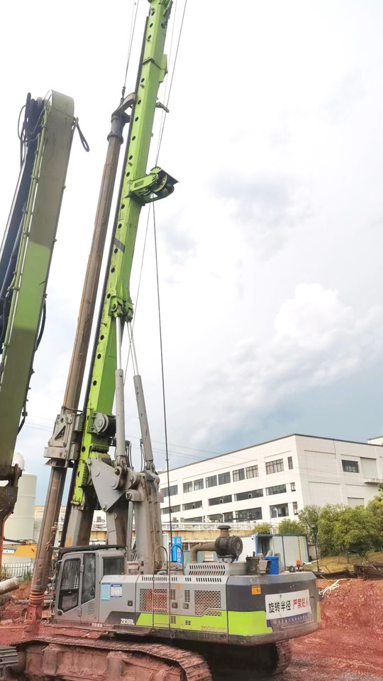 Zoomlion ZR360L used 2022 Rotary Drilling Rig price - Fúrógép: 5 kép. Zoomlion ZR360L used 2022 Rotary Drilling Rig price - Fúrógép: 5 kép.
