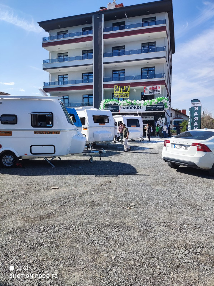 KAMPKON DEALER - Lakókocsi: 3 kép. KAMPKON DEALER - Lakókocsi: 3 kép.