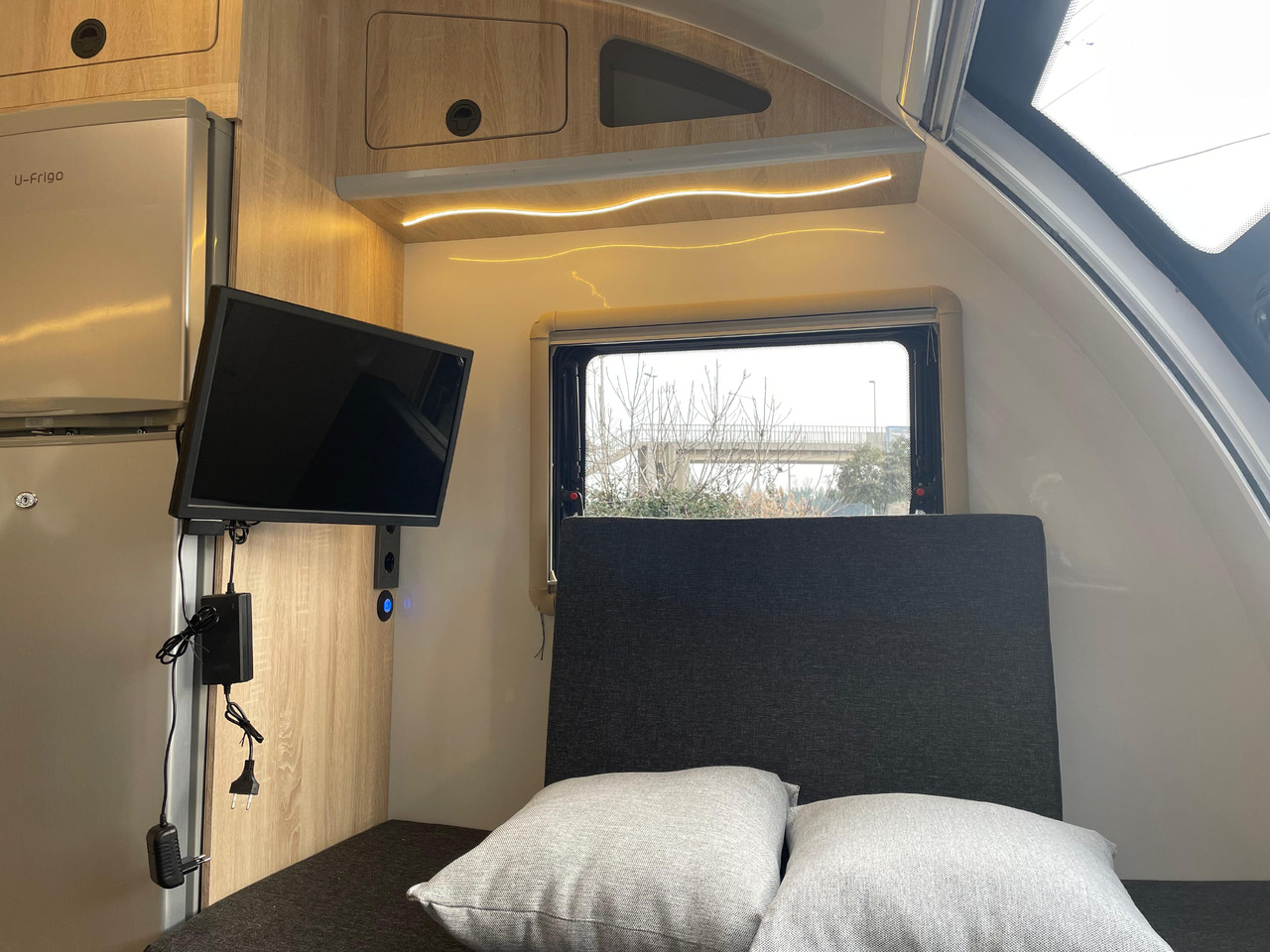 Új Lakóautó KAMPKON KARAVAN 514 C: 22 kép.