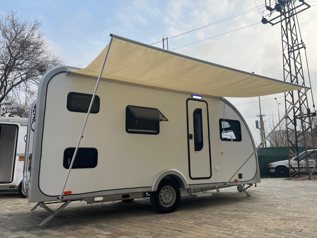 Új Lakóautó KAMPKON KARAVAN 514 C: 8 kép.