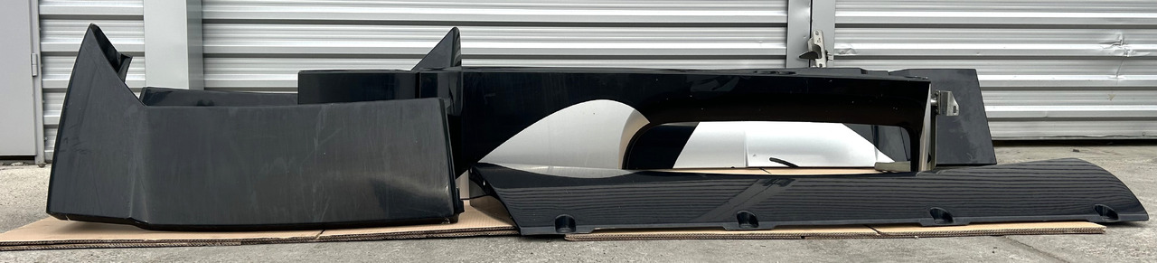 DAF A SET OF DAF XF 106 SPOILER - Univerzális alkatrész: 2 kép. DAF A SET OF DAF XF 106 SPOILER - Univerzális alkatrész: 2 kép.