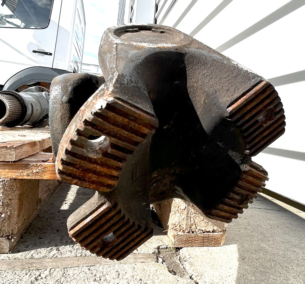 DAF CF EURO 6 440 DRIVE SHAFT LENGTH 1640 MM - Kardántengely: 4 kép. DAF CF EURO 6 440 DRIVE SHAFT LENGTH 1640 MM - Kardántengely: 4 kép.