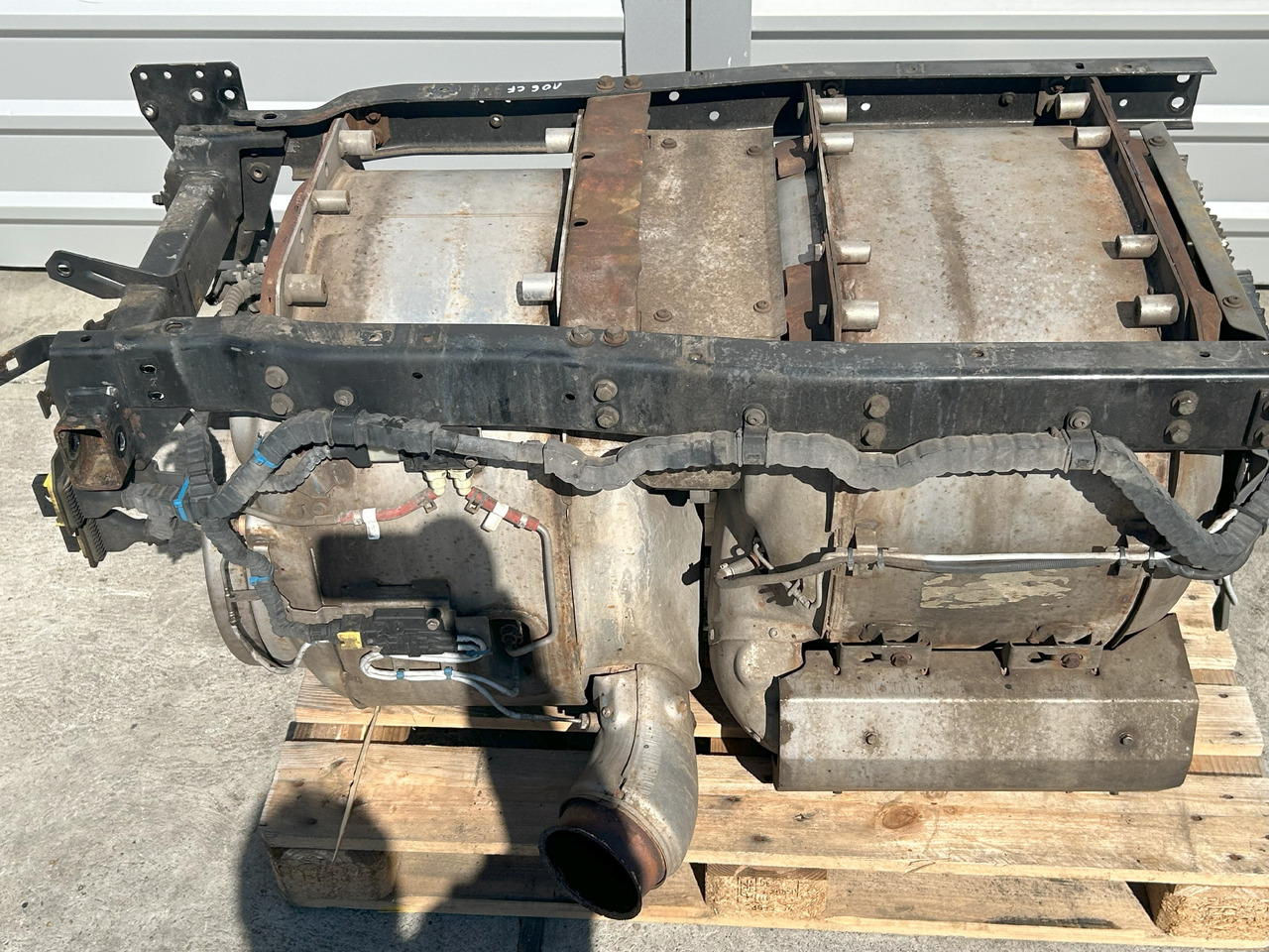 DAF CF EURO 6 COMPLETE CATALYTIC CONVERTER - Katalizátor - Teherautó: 4 kép. DAF CF EURO 6 COMPLETE CATALYTIC CONVERTER - Katalizátor - Teherautó: 4 kép.