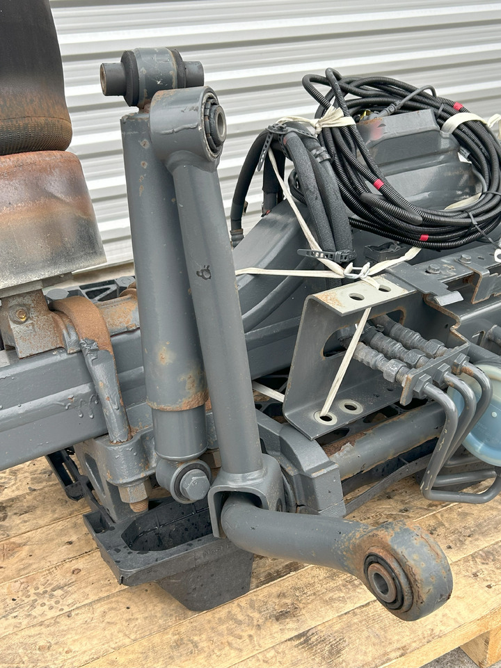 Hátsó tengely DAF COMPLETE STEERING AXLE DAF XF 106 480: 21 kép. Hátsó tengely DAF COMPLETE STEERING AXLE DAF XF 106 480: 21 kép.