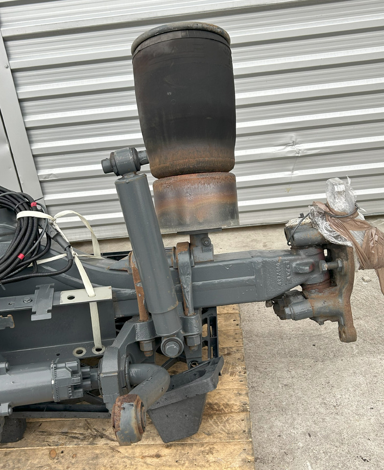 Hátsó tengely DAF COMPLETE STEERING AXLE DAF XF 106 480: 23 kép. Hátsó tengely DAF COMPLETE STEERING AXLE DAF XF 106 480: 23 kép.