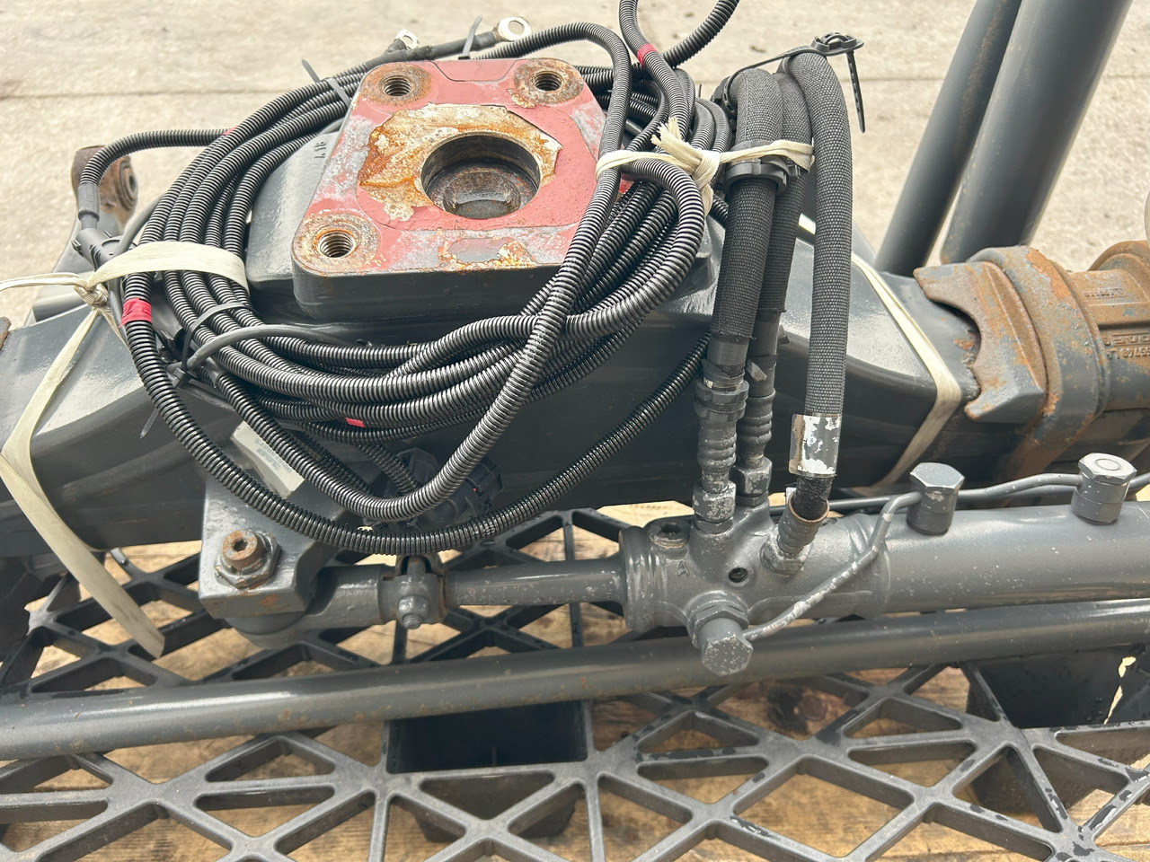 Hátsó tengely DAF COMPLETE STEERING AXLE DAF XF 106 480: 7 kép. Hátsó tengely DAF COMPLETE STEERING AXLE DAF XF 106 480: 7 kép.