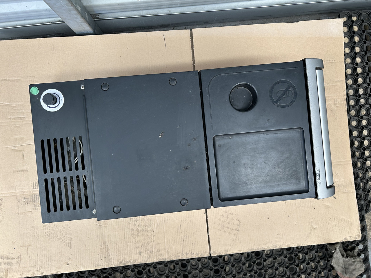 DAF REFRIGERATOR FOR DAF XF 106 - Univerzális alkatrész: 4 kép. DAF REFRIGERATOR FOR DAF XF 106 - Univerzális alkatrész: 4 kép.